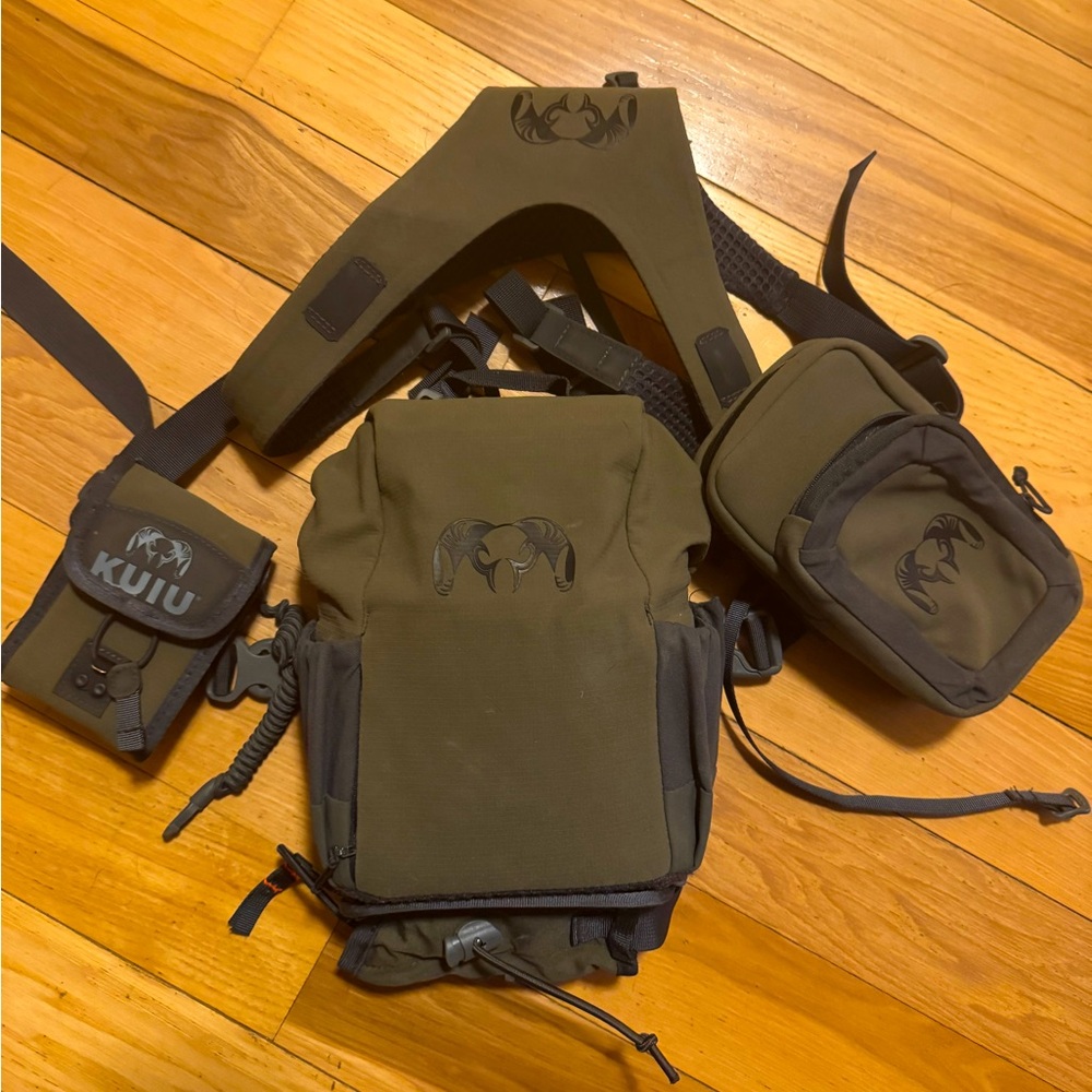 Kuiu Pro Bino Harness, RF/Cell Pouch, Bear Spray Holder